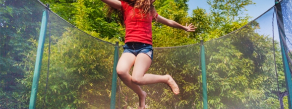 Trampoline springen in de vakantie