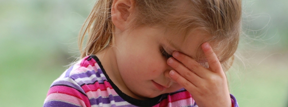 Het verminderen van hoofdpijn en nekpijn bij kinderen